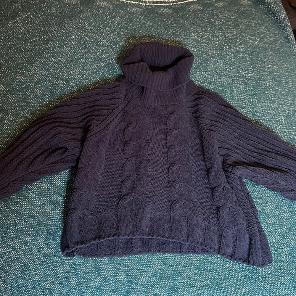 Moon and Madison turtleneck S